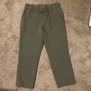 Lululemon cropped pants